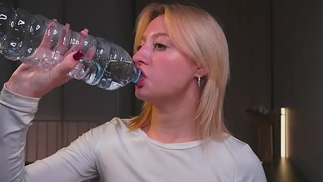 Snapshot of milasmiu chatting on September 10, 2025, 3:01 pm milasmiu online show from September 10, 2025, 3:01 pm