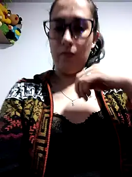 CHARLOTTE 1711 online show from November 12, 2025, 4:35 am