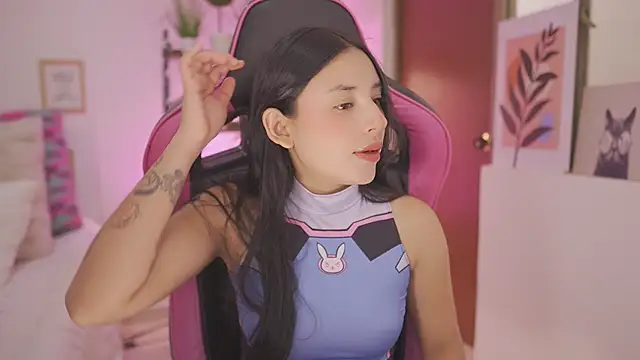 Snapshot of Hade_collinss chatting on January 8, 2026, 6:21 pm Hade collinss online show from January 8, 2026, 6:21 pm