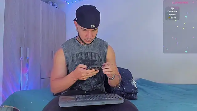 austinoficial online show from November 20, 2025, 7:46 pm