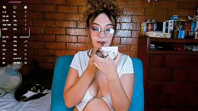 Annycolin  online show from May 7, 2026, 10:26 pm