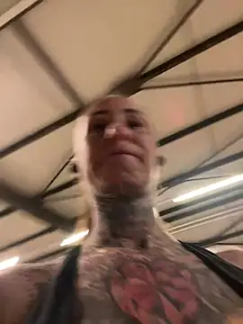 Snapshot of Black_sweet_Rose chatting on February 3, 2025, 7:52 pm Black sweet Rose online show from February 3, 2025, 7:52 pm