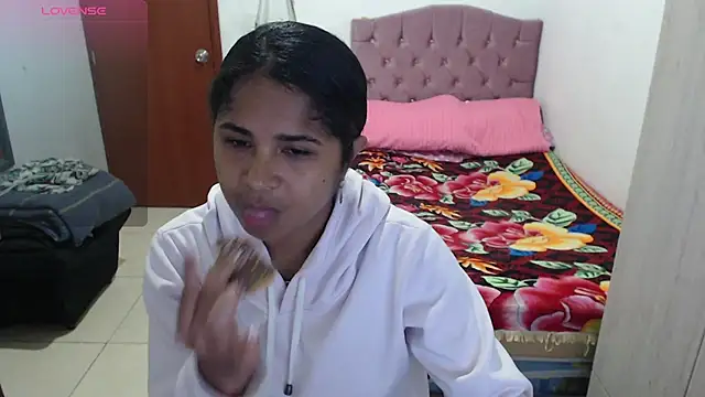 july-feria online show from November 30, 2025, 10:25 pm