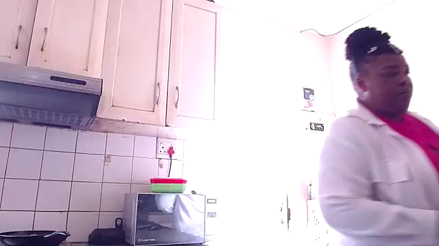 omalicha98 online show from November 25, 2025, 6:35 am