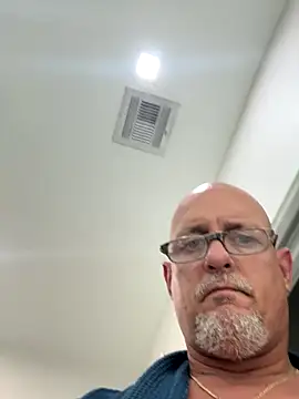 carlospingalinda online show from September 15, 2025, 9:37 pm