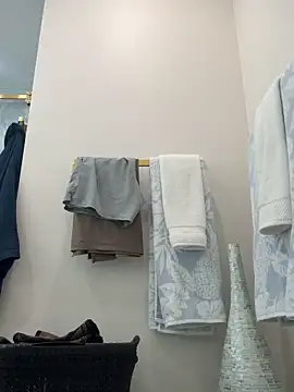 carlospingalinda online show from November 16, 2025, 3:12 am