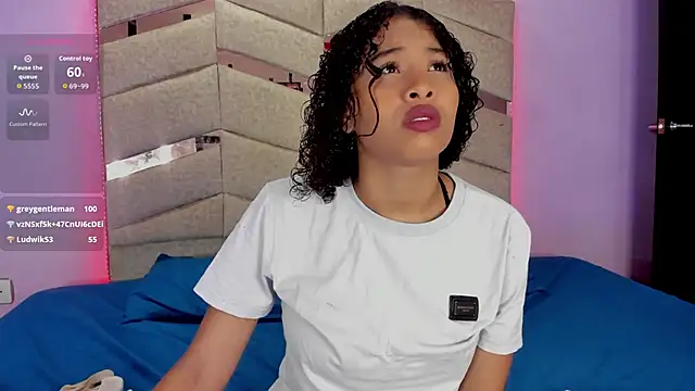 BrigitteRoy  online show from October 25, 2025, 2:52 am