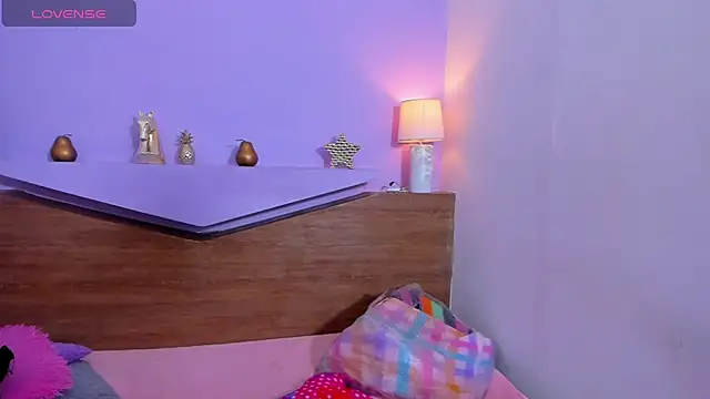 Snapshot of ScarletEmber3 chatting on September 23, 2025, 6:05 am ScarletEmber3 online show from September 23, 2025, 6:05 am