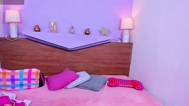 Snapshot of ScarletEmber3 chatting on October 5, 2025, 5:06 am ScarletEmber3 online show from October 5, 2025, 5:06 am