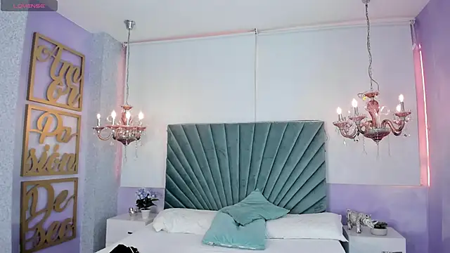 Aitana Hilton  online show from September 14, 2025, 11:31 am