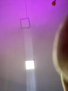 Aitana Hilton  online show from November 5, 2025, 11:54 am