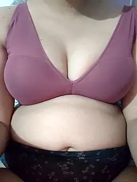 nikkibenza online show from April 9, 2026, 6:35 pm