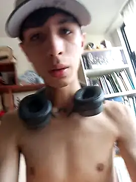 adriaav online show from March 8, 2025, 10:24 pm