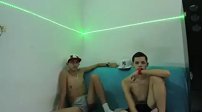 Latinos 2001 online show from February 16, 2025, 10:21 pm