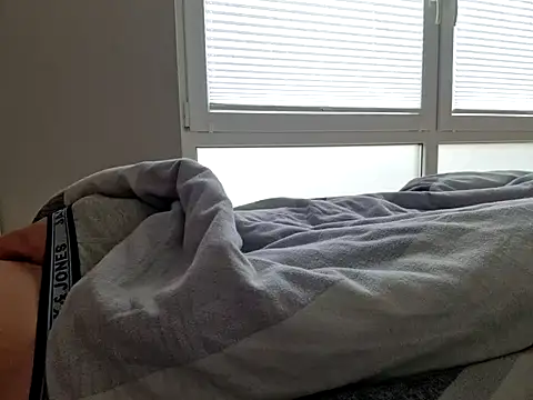 Snapshot of Feuer_boy chatting on January 27, 2025, 12:48 pm Feuer boy online show from January 27, 2025, 12:48 pm