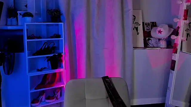 Snapshot of Sahara_Shields chatting on November 14, 2025, 10:03 am Sahara Shields online show from November 14, 2025, 10:03 am