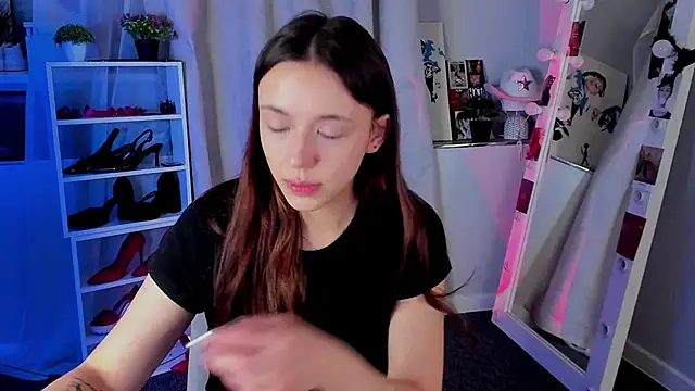 Snapshot of Sahara_Shields chatting on December 4, 2025, 7:50 am Sahara Shields online show from December 4, 2025, 7:50 am