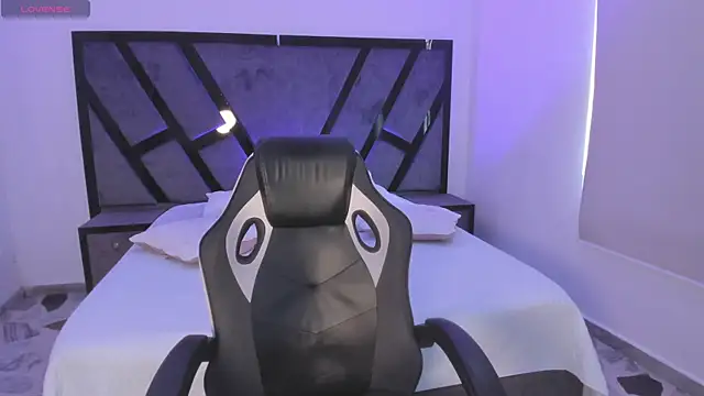 MattThompsonn online show from November 11, 2025, 8:09 pm