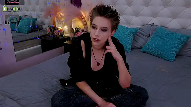 via mayer  online show from January 30, 2025, 8:53 pm