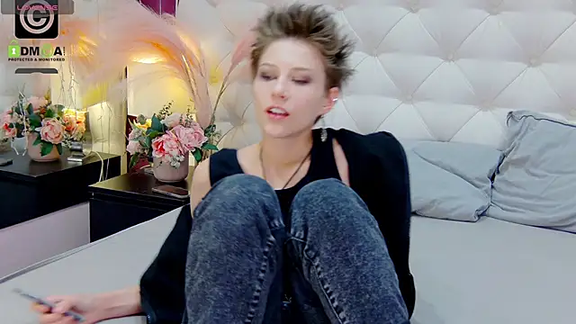 via mayer  online show from February 4, 2025, 3:33 am