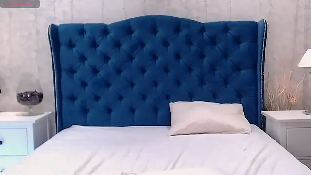 via mayer  online show from September 19, 2025, 11:49 pm