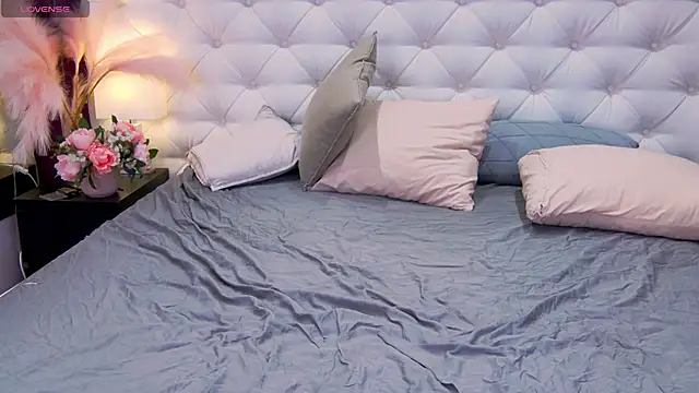 via mayer  online show from September 24, 2025, 9:40 pm