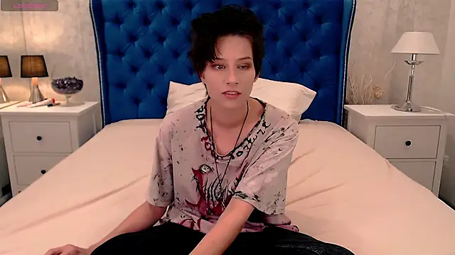 via mayer  online show from October 6, 2025, 8:50 pm