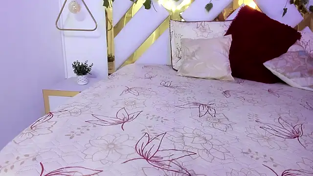 Snapshot of Christal_Golden chatting on January 25, 2025, 6:57 pm Christal Golden online show from January 25, 2025, 6:57 pm