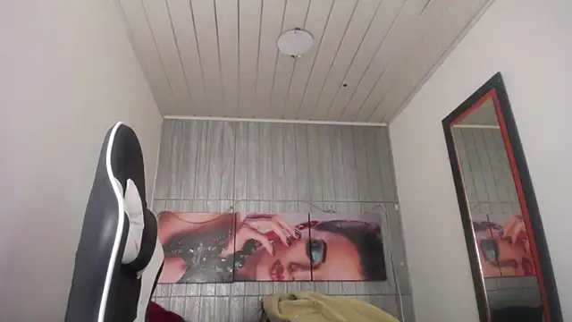 Miss sparkle00 online show from November 8, 2025, 4:12 am