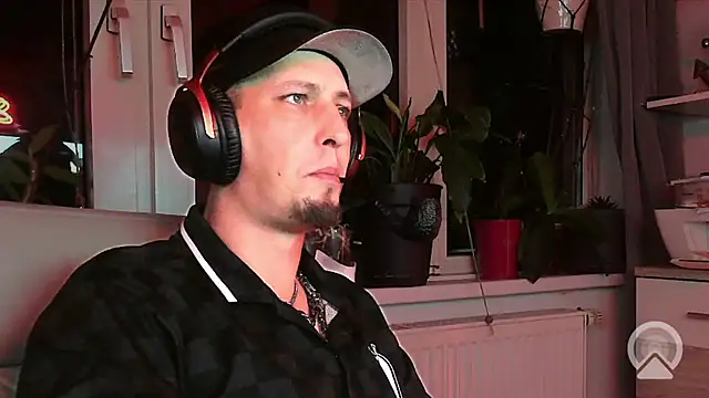 Skullkeeper1984 online show from October 15, 2025, 10:32 pm