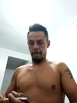 Santanacumxplod online show from December 17, 2025, 2:17 am