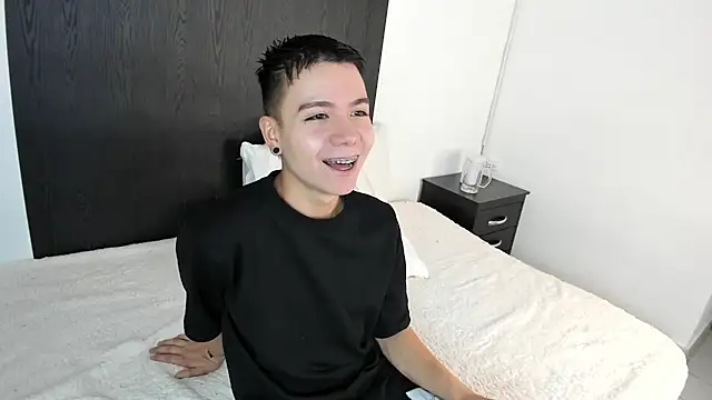 alanblack1 online show from February 7, 2025, 11:34 am