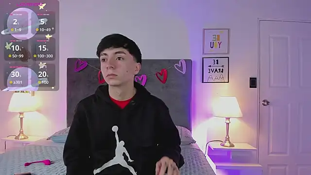 ethan and ava online show from February 19, 2025, 1:39 pm