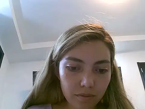 VittoriaTaylor online show from April 27, 2026, 10:30 pm