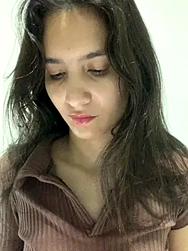 Bella still online show from September 23, 2025, 12:52 pm