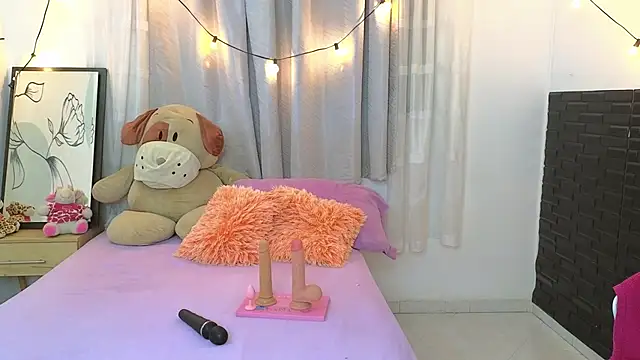 SERAFINA  online show from October 21, 2025, 1:23 pm