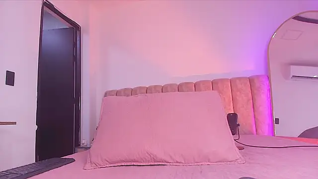 Auroraa miller online show from February 5, 2026, 11:59 am