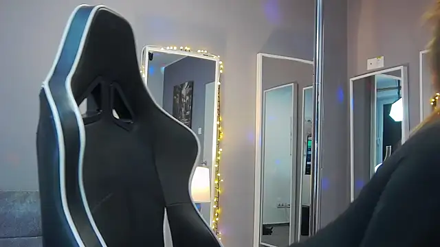 Snapshot of Eva_Lovvia_ chatting on January 23, 2025, 6:14 pm Eva Lovvia  online show from January 23, 2025, 6:14 pm