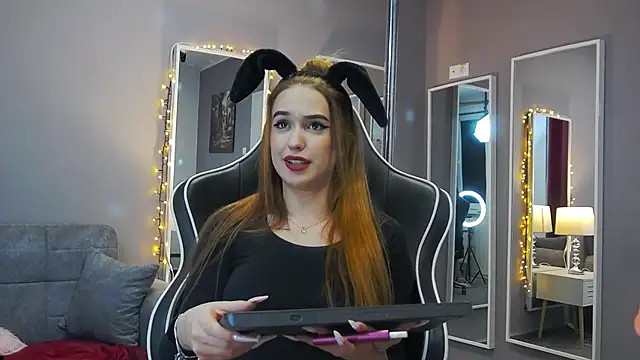 Snapshot of Eva_Lovvia_ chatting on January 24, 2025, 12:20 am Eva Lovvia  online show from January 24, 2025, 12:20 am