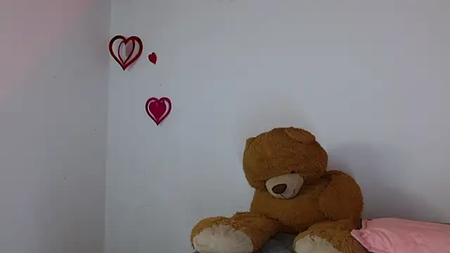 lucie petite online show from March 16, 2025, 6:23 pm