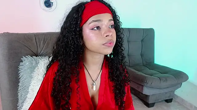 lucie petite online show from March 21, 2025, 9:23 pm