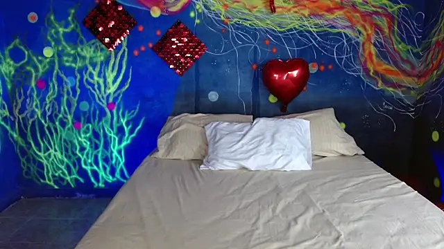 lucie petite online show from September 24, 2025, 6:44 pm