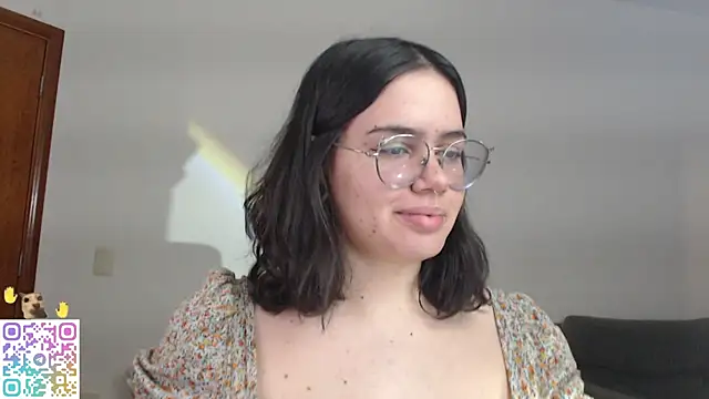 crystalll room online show from July 6, 2026, 1:57 am