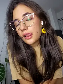 baaby-miiaa online show from January 25, 2025, 2:58 am