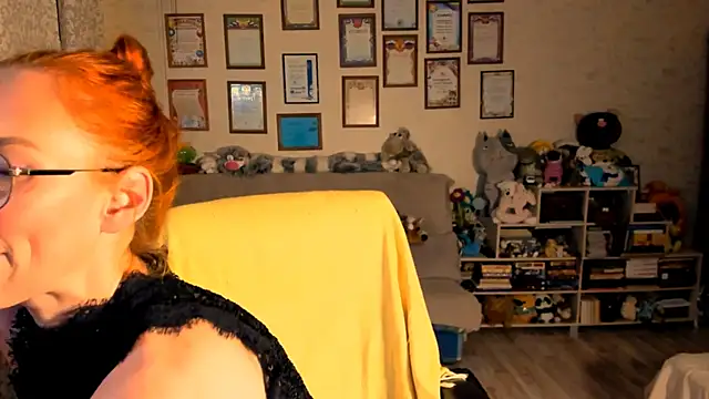 red rocco online show from October 7, 2025, 3:20 pm