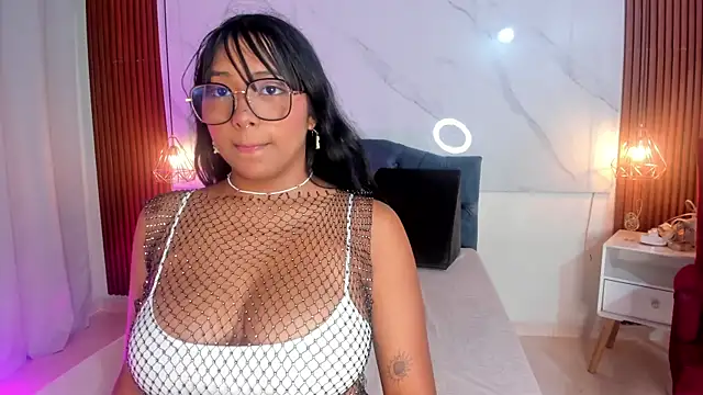 isabella zc online show from November 4, 2025, 9:03 pm