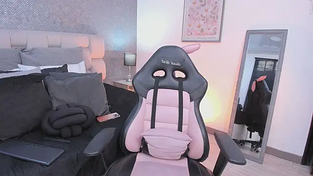 ah mara  online show from November 10, 2025, 11:42 am