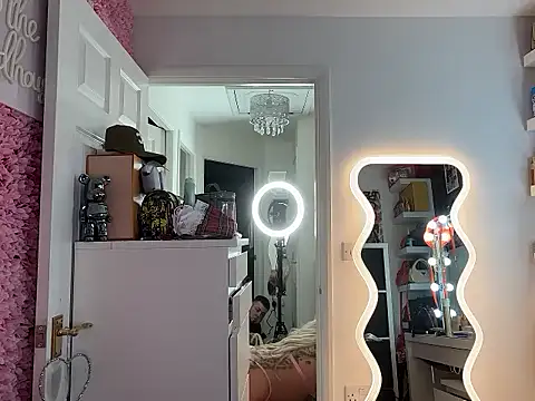 Snapshot of Lilly_RoseXX chatting on November 1, 2025, 7:49 pm Lilly RoseXX online show from November 1, 2025, 7:49 pm