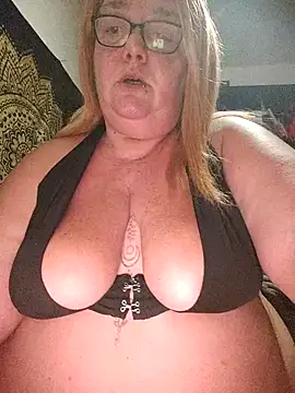 Snapshot of diosacurvy1984 chatting on October 22, 2025, 8:30 pm diosacurvy1984 online show from October 22, 2025, 8:30 pm