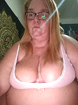 Snapshot of diosacurvy1984 chatting on October 23, 2025, 9:02 pm diosacurvy1984 online show from October 23, 2025, 9:02 pm